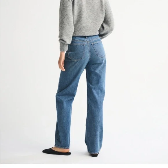 Abercrombie & Fitch High Rise Loose Jean - Picture 3 of 10